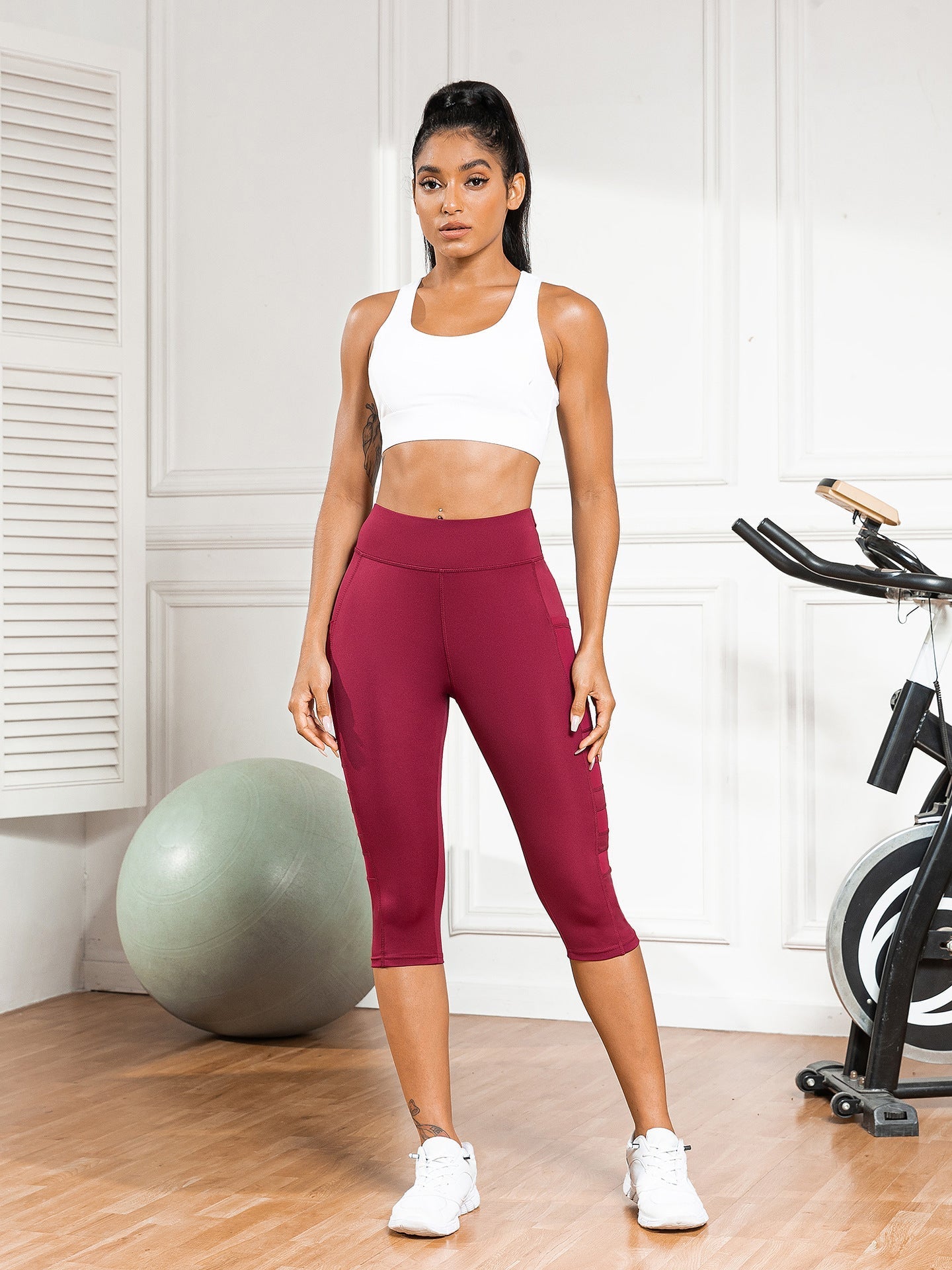 Slim-fit 7/8-length pants with mesh pockets for running, fitness, yoga, and casual wear