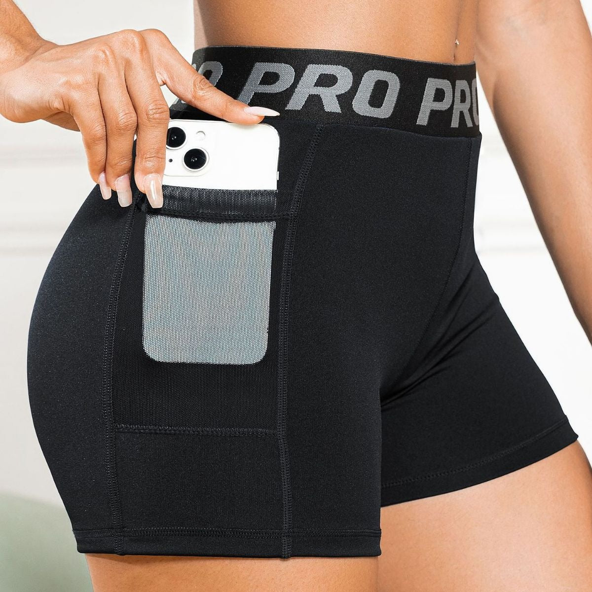 Women's High-Waisted Butt-Lifting Yoga Pants with Mesh Pockets and Three-Quarter Length for Running and Fitness